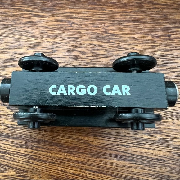 Thomas & Friends Wooden Railway Train Tank Black Cargo Car + Yellow Sodor Cargo - Picture 4 of 5